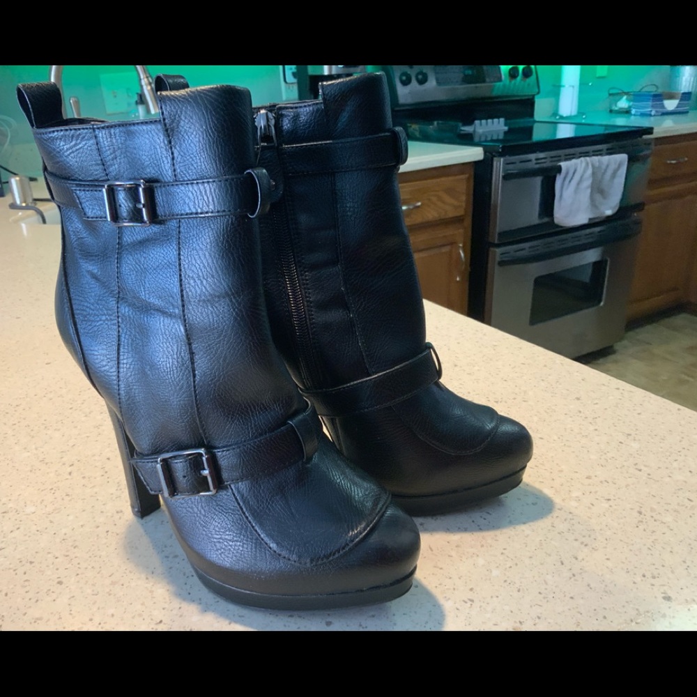 Vera wang booties